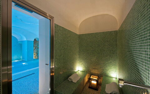 Villa Moresca: Flooring, Verdieping, Samengesteld Materiaal, Zwembad, Tegel, Plafond, Toevlucht, Hotel, Ontwerp, Bad