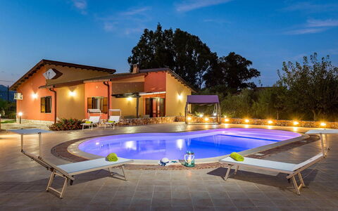 Villa Thyrrenia: Zwembad, Toevlucht, Meubilair, Buitenmeubels, Stoel, Landgoed, Eco Hotel, Thermae, Hacienda, Villa
