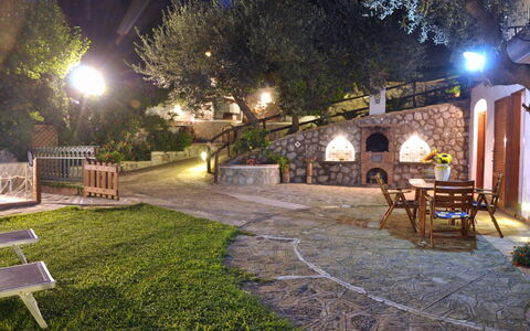 Casa 2 Ulivi: Nacht, Tuin, Landgoed, Toevlucht, Landschap Verlichting, Hacienda, Landscaping, Backyard, Werf, Middernacht