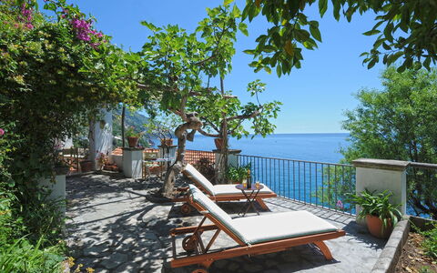 Casa Angels: Buitenmeubels, Meubilair, Zee, Kust En Oceanic Landvormen, Kust, Bloempot, Toevlucht, Stoel, Balkon, Oceaan