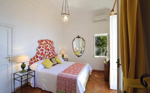 Casa Angels: Muur, Meubilair, Interieur Ontwerp, Slaapkamer, Bed, Verdieping, Linens, Flooring, Bedding, Bed Frame