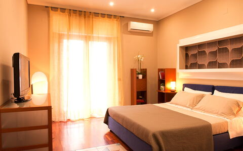 Casa Chicco: Meubilair, Bed, Interieur Ontwerp, Slaapkamer, Bedding, Laken, Hout, Kamer, Verdieping, Textiel