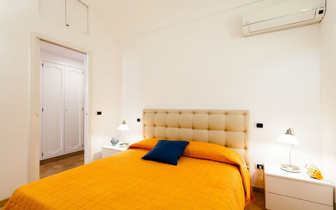 Casa Dorothea 2: Bed, Interieur Ontwerp, Slaapkamer, Meubilair, Hout, Laken, Verdieping, Flooring, Bedding, Plafond