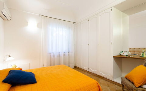 Casa Dorothea 2: Interieur Ontwerp, Muur, Flooring, Verdieping, Slaapkamer, Bed, Meubilair, Hout, Plafond, Geel