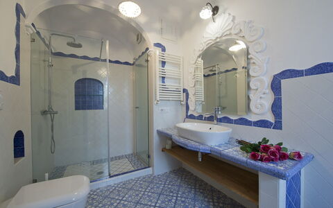 Casa Gemma: Interieur Ontwerp, Flooring, Muur, Verdieping, Loodgieterswerkinrichting, Badkamer, Plafond, Verlichting, Kraan, Tegel