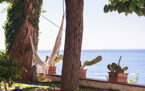 Casa Giardino: Blauw, Zee, Oceaan, Kust En Oceanic Landvormen, Kust, Trunk, Schaduw, Kust, Vrije Tijd, Strand