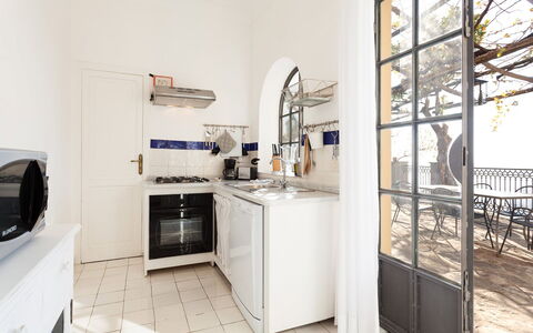 Casa la Sponda: Interieur Ontwerp, Flooring, Verdieping, Meubilair, Appartement, Plafond, Stoel, Gieten, Keuken, Tegel