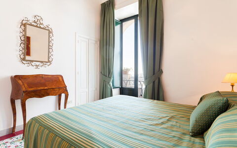Casa Li Galli: Meubilair, Slaapkamer, Bed, Interieur Ontwerp, Kamer, Verdieping, Laken, Bedding, Flooring, Bed Frame