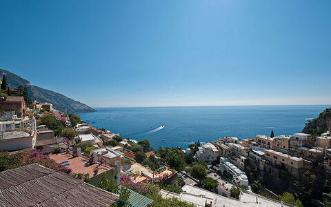 Positano View: Blauw, Zwemwater, Kust, Zee, Horizon, Kust En Oceanic Landvormen, Zomer, Woongebied, Menselijke Nederzetting, Oceaan