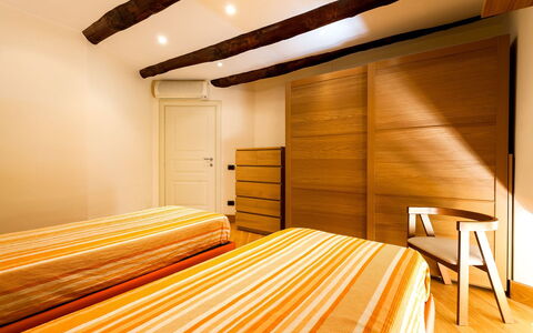 Casa Rossella: Interieur Ontwerp, Bed, Slaapkamer, Geel, Hout, Flooring, Meubilair, Verdieping, Laken, Plafond
