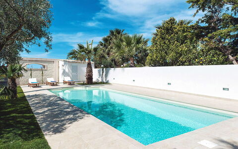 Casa Tika: Blauw, Zwembad, Water, Toevlucht, Samengesteld Materiaal, Vrije Tijd, Waterpartij, Eco Hotel, Schaduw, Buitenmeubels