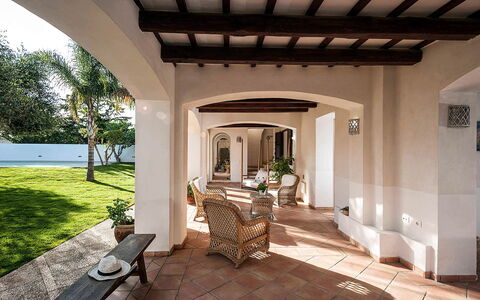 Casa Tika: Huis, Architectuur, Flooring, Deur, Verdieping, Landgoed, Kolom, Villa, Hacienda, Veranda