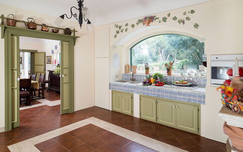 Green Villa: Meubilair, Interieur Ontwerp, Flooring, Hout, Keuken, Verdieping, Huis, Plafond, Verlichting, Tafel