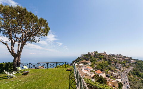 Il Giardino di Ravello: Blauw, Kust, Horizon, Zee, Kust En Oceanic Landvormen, Oceaan, Heuvel Station, Kust, Voorgebergte