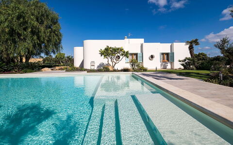 Salt Villa: Blauw, Zwembad, Toevlucht, Landscaping, Landgoed, Tuin, Eco Hotel, Schaduw, Villa