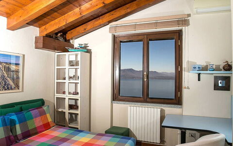 Verbano: Interieur Ontwerp, Slaapkamer, Bed, Meubilair, Hout, Flooring, Verdieping, Plafond, Kamer, Laken