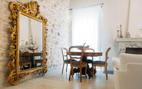 Villa Acreide: Interieur Ontwerp, Meubilair, Verlichting, Spiegel, Kamer, Stoel, Gieten, Fotolijst, Lichte Inrichting, Woonkamer