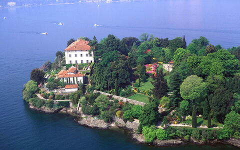 Villa Alina: Water, Zwemwater, Waterweg, Kust En Oceanic Landvormen, Waterloop, Bank, Meer, Kust, Toeristische Attractie, Landgoed