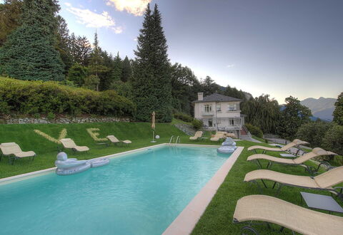 Villa Alina: Zwembad, Tuin, Gazon, Landgoed, Vrije Tijd, Landscaping, Eco Hotel, Boerderij, Werf, Toevlucht