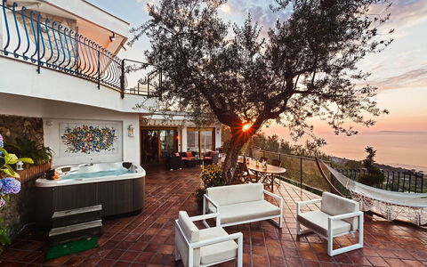 Villa Davide: Toevlucht, Zwembad, Balkon, Eco Hotel, Stoel, Villa, Landgoed, Buitenmeubels, Hotel, Hacienda