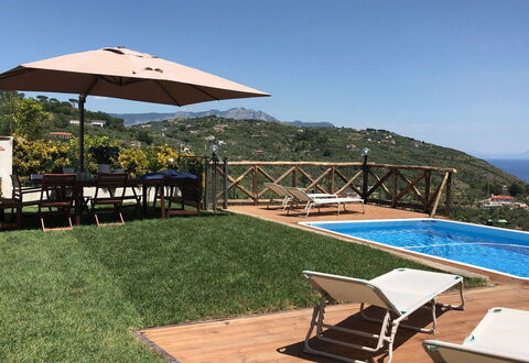 Villa del Saraceno: Zwembad, Buitenmeubels, Toevlucht, Meubilair, Eco Hotel, Paraplu, Bergketen, Vrije Tijd, Schaduw, Ligstoel