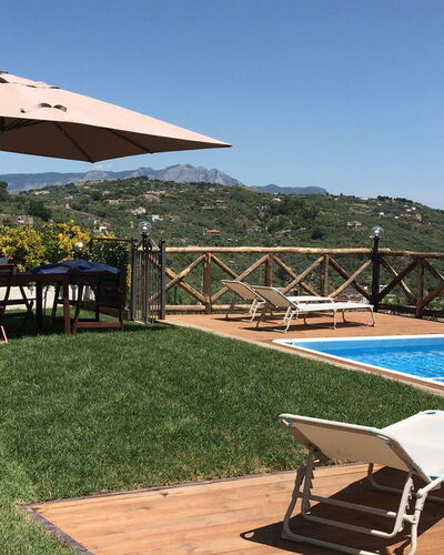 Villa del Saraceno: Zwembad, Buitenmeubels, Toevlucht, Meubilair, Eco Hotel, Paraplu, Bergketen, Vrije Tijd, Schaduw, Ligstoel