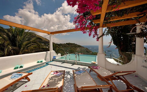 Villa delle Sirene: Toevlucht, Zwembad, Eco Hotel, Hotel, Stoel, Villa, Kamerplant, Hacienda, Balkon, Outdoor Structuur