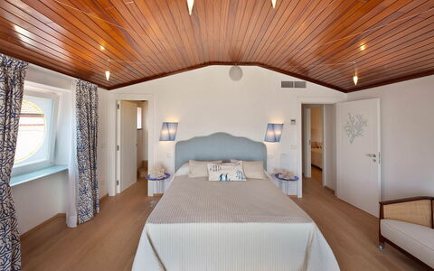 Villa delle Sirene: Meubilair, Interieur Ontwerp, Hout, Plafond, Verdieping, Flooring, Bed, Textiel, Slaapkamer, Kamer