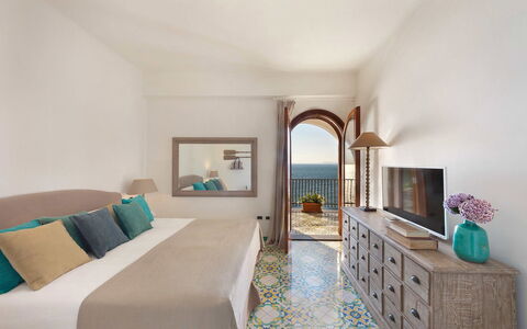 Villa Heart: Meubilair, Interieur Ontwerp, Flooring, Verdieping, Zee, Oceaan, Kamer, Toevlucht, Stoel, Keuken En Eettafel