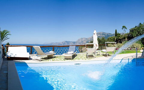 Villa Il Sogno di Praiano: Blauw, Zwembad, Toevlucht, Meubilair, Buitenmeubels, Vrije Tijd, Paraplu, Eco Hotel, Hotel, Schaduw