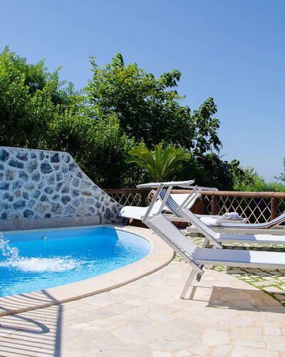 Villa Il Sogno di Praiano: Blauw, Zwembad, Buitenmeubels, Toevlucht, Paraplu, Eco Hotel, Vrije Tijd, Schaduw, Stoel, Tropen