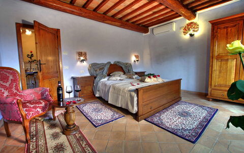 Villa Incanto: Meubilair, Interieur Ontwerp, Slaapkamer, Flooring, Hout, Bed, Verdieping, Kamer, Laken, Verlichting