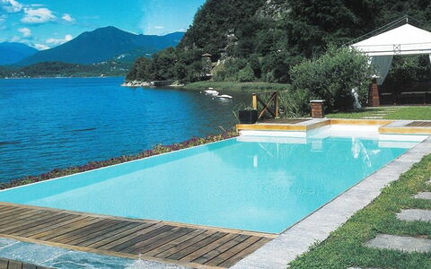 Villa Isa: Blauw, Water, Zwembad, Toevlucht, Samengesteld Materiaal, Vrije Tijd, Eco Hotel, Schaduw, Waterpartij, Buitenmeubels