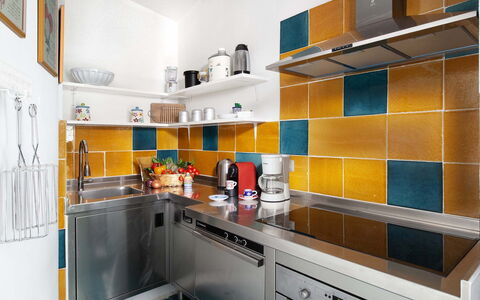 Villa Magnolia: Keuken, Countertop, Geel, Toestel Van De Keuken, Flooring, Interieur Ontwerp, Verdieping, Gootsteen, Major Appliance, Tegel