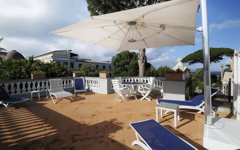 Villa Marion: Schaduw, Paraplu, Toevlucht, Buitenmeubels, Balkon, Eco Hotel, Landgoed, Villa, Outdoor Structuur