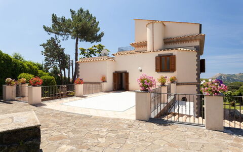 Villa Polluce: Huis, Deur, Balkon, Landgoed, Bloempot, Hacienda, Villa, Trap, Landscaping, Kamerplant