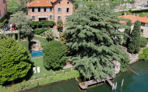 Villa Traversi: Woongebied, Huis, Huis, Struik, Menselijke Nederzetting, Tuin, Landgoed, Appartement, Hacienda