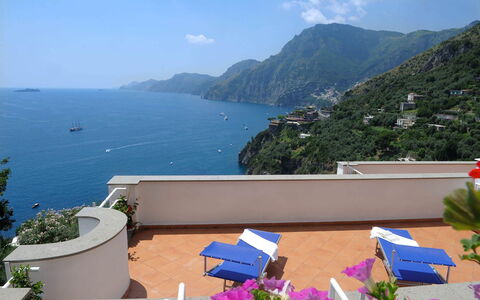 Villa Valeria: Blauw, Zee, Toevlucht, Balkon, Kust, Eco Hotel, Kamerplant, Bloempot, Villa, Hotel