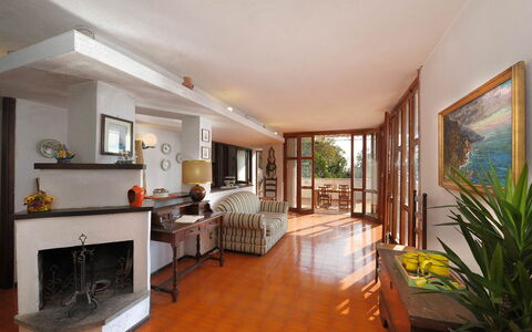 Villa Valeria: Meubilair, Flooring, Interieur Ontwerp, Hout, Verdieping, Plafond, Woonkamer, Kamer, Bankstel, Stoel
