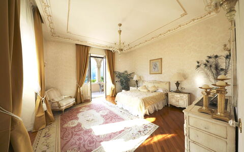 Zarina: Meubilair, Interieur Ontwerp, Muur, Verdieping, Flooring, Plafond, Kamer, Slaapkamer, Textiel, Bed