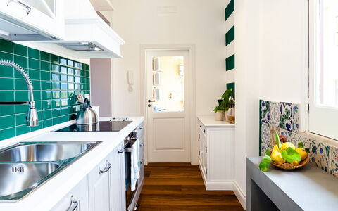 Interno Sorrentino: Keuken, Countertop, Interieur Ontwerp, Toestel Van De Keuken, Flooring, Cabinetry, Major Appliance, Meubilair, Verdieping, Huis