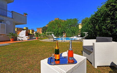 Villa Orlando: Appartement, Tuin, Landscaping, Werf, Toevlucht, Schaduw, Gazon, Eco Hotel, Backyard