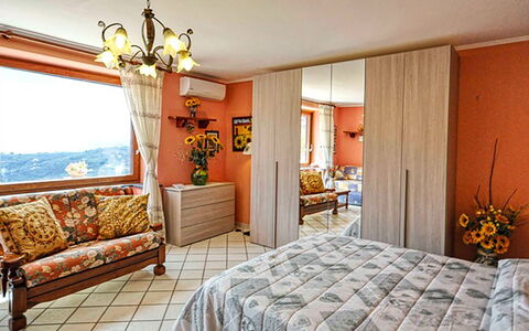 Villa Due Golfi: Meubilair, Interieur Ontwerp, Bed, Slaapkamer, Kamer, Hout, Flooring, Verdieping, Laken, Plafond