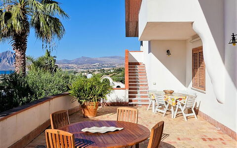 Villa Lo Capo: Schaduw, Stoel, Balkon, Hacienda, Toevlucht, Eco Hotel, Landscaping, Buitenmeubels, Landgoed, Villa
