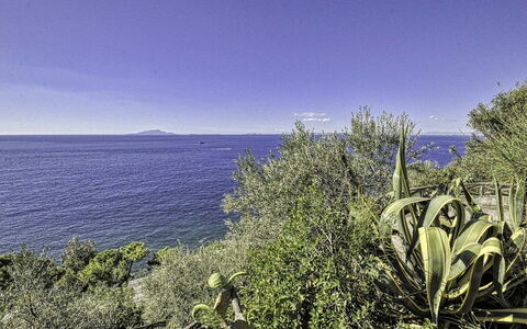 Casa Lubrense: Blauw, Water, Zwemwater, Vegetation, Zee, Horizon, Kust En Oceanic Landvormen, Oceaan, Kust, Tropen