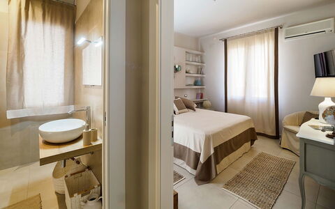 Mulberry House: Meubilair, Interieur Ontwerp, Muur, Bed, Flooring, Verdieping, Slaapkamer, Plafond, Hout, Kamer