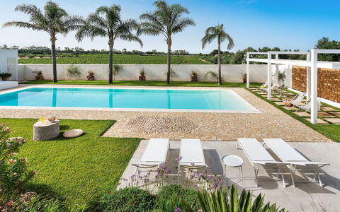 Sun Stone: Zwembad, Toevlucht, Samengesteld Materiaal, Eco Hotel, Tuin, Schaduw, Landscaping, Buitenmeubels, Hacienda, Backyard
