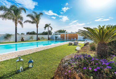 Sun Stone: Blauw, Zwembad, Toevlucht, Eco Hotel, Landscaping, Vrije Tijd, Tuin, Landgoed