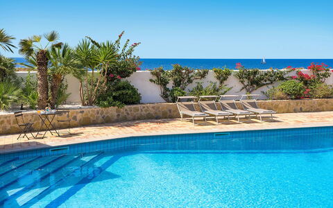 Cala Diletta: Blauw, Meubilair, Zwembad, Toevlucht, Buitenmeubels, Stoel, Eco Hotel, Schaduw, Hotel, Kamerplant