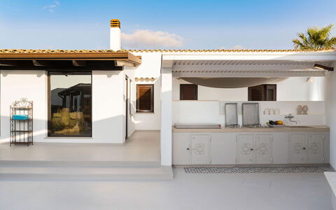 Cala Diletta: Interieur Ontwerp, Flooring, Verdieping, Huis, Architectuur, Plafond, Deur, Kamer, Keuken, Schaduw